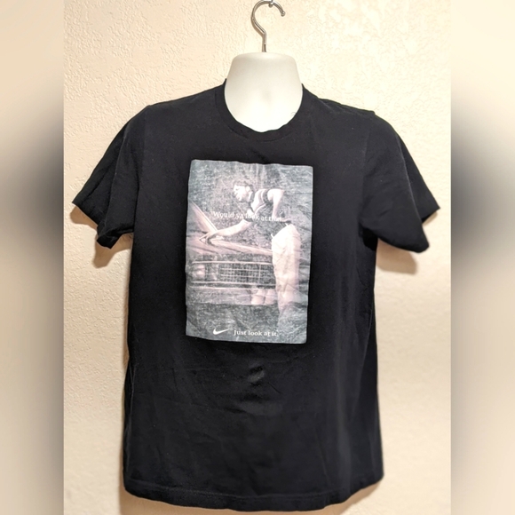 NIKE Men's EUC Black Tee Shirt - Picture 1 of 2
